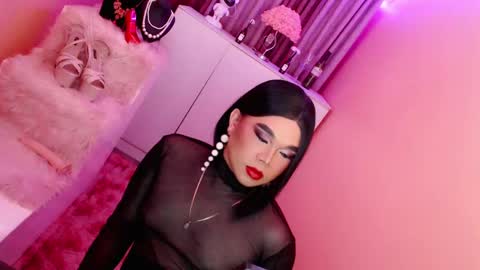 Snapshot of amiadoll chatting on January 7, 2025, 8:21 pm Queen Mireska online show from January 7, 2025, 8:21 pm