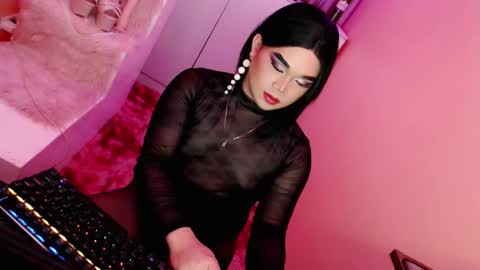 Snapshot of amiadoll chatting on January 21, 2025, 2:48 pm Queen Mireska online show from January 21, 2025, 2:48 pm