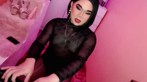 Snapshot of amiadoll chatting on February 7, 2025, 6:24 pm Queen Mireska online show from February 7, 2025, 6:24 pm