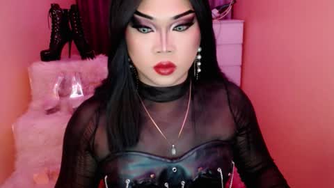 Snapshot of amiadoll chatting on October 19, 2025, 2:40 pm Queen Mireska online show from October 19, 2025, 2:40 pm