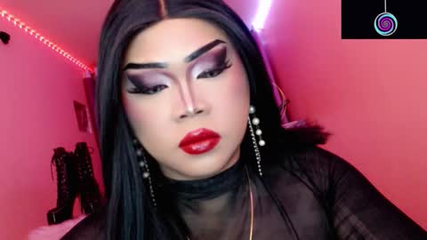 Snapshot of amiadoll chatting on October 27, 2025, 2:43 pm Queen Mireska online show from October 27, 2025, 2:43 pm