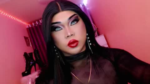 Snapshot of amiadoll chatting on November 10, 2025, 3:00 pm Queen Mireska online show from November 10, 2025, 3:00 pm