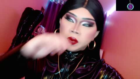 Queen Mireska online show from April 2, 2026, 4:04 pm