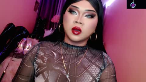 Queen Mireska online show from May 15, 2026, 3:41 pm