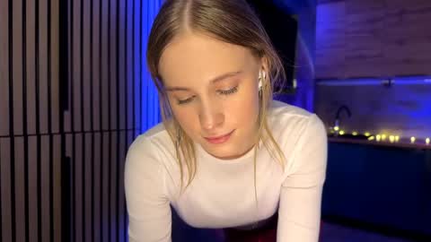Snapshot of amily_sunray chatting on May 15, 2026, 4:14 pm Amily online show from May 15, 2026, 4:14 pm