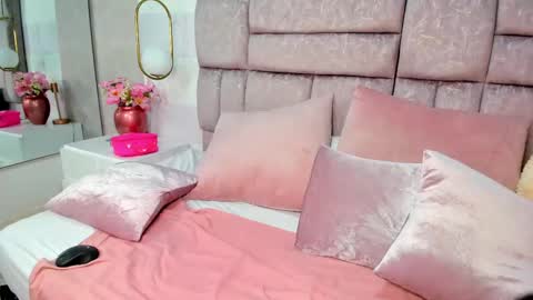 Amina online show from September 12, 2025, 7:30 am