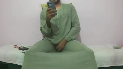 Snapshot of amir_elaraby chatting on October 28, 2025, 8:55 pm Amir online show from October 28, 2025, 8:55 pm