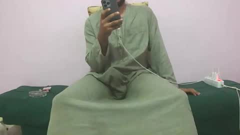 Snapshot of amir_elaraby chatting on November 3, 2025, 11:26 pm Amir online show from November 3, 2025, 11:26 pm