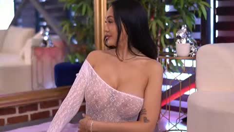 Snapshot of amiraaluxe chatting on July 6, 2026, 6:10 am Amira online show from July 6, 2026, 6:10 am