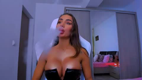 Snapshot of amiracataleya chatting on February 21, 2025, 2:16 pm Arinna online show from February 21, 2025, 2:16 pm