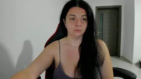 Amiraisa online show from June 17, 2026, 1:30 am