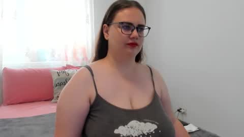 Amira Vyxen online show from June 19, 2026, 7:56 am