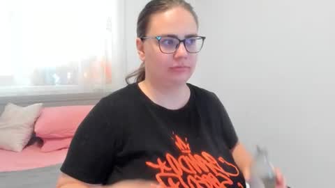 Snapshot of amiravyxen chatting on June 23, 2026, 7:17 am Amira Vyxen online show from June 23, 2026, 7:17 am