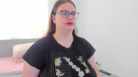 Snapshot of amiravyxen chatting on June 30, 2026, 8:04 am Amira Vyxen online show from June 30, 2026, 8:04 am