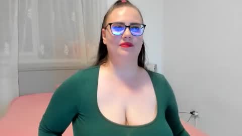 Snapshot of amiravyxen chatting on July 31, 2026, 8:41 pm Amira Vyxen online show from July 31, 2026, 8:41 pm