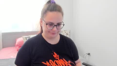 Snapshot of amiravyxen chatting on August 3, 2026, 6:12 am Amira Vyxen online show from August 3, 2026, 6:12 am