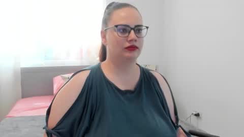 Snapshot of amiravyxen chatting on August 4, 2026, 7:33 am Amira Vyxen online show from August 4, 2026, 7:33 am