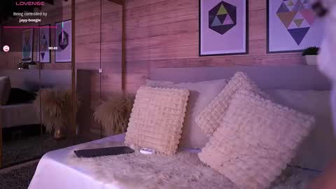 Ammy Scott  online show from December 5, 2025, 8:05 pm