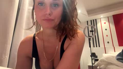 Snapshot of amolika chatting on February 4, 2026, 11:42 pm amolika online show from February 4, 2026, 11:42 pm