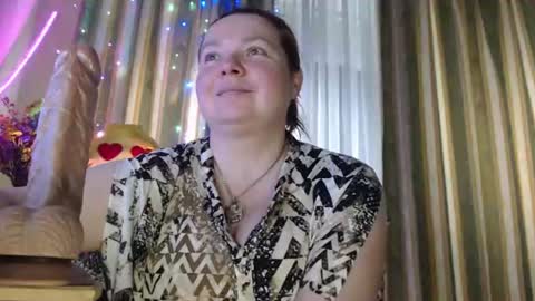 Snapshot of amorelara chatting on June 10, 2026, 8:24 am amorelara online show from June 10, 2026, 8:24 am