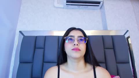 amy__wats0n online show from May 1, 2026, 7:07 pm