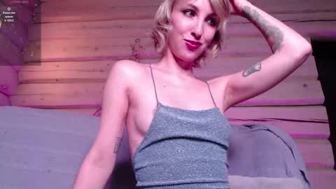 Snapshot of amy_glorious chatting on April 25, 2026, 4:15 pm Amy online show from April 25, 2026, 4:15 pm