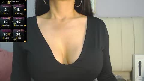 Snapshot of amy_le chatting on June 22, 2026, 1:52 pm Amy online show from June 22, 2026, 1:52 pm