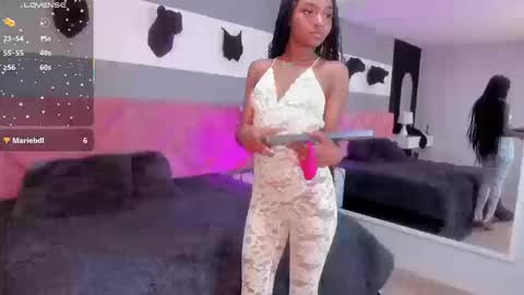 Snapshot of amy_miller2 chatting on September 18, 2025, 8:11 pm Amy online show from September 18, 2025, 8:11 pm