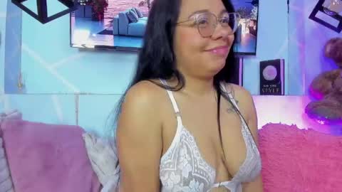 Emy Noa  online show from April 25, 2026, 12:57 am