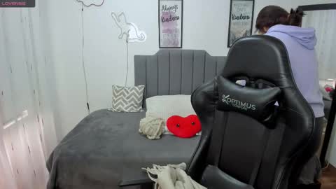 Snapshot of amy_sophiaa chatting on September 19, 2025, 12:17 pm Amy sophia 3 online show from September 19, 2025, 12:17 pm