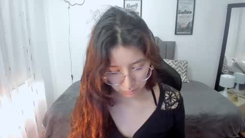 Snapshot of amy_sophiaa chatting on September 29, 2025, 12:54 pm Amy sophia 3 online show from September 29, 2025, 12:54 pm