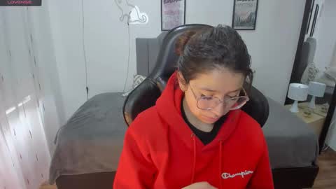 Snapshot of amy_sophiaa chatting on November 3, 2025, 1:34 pm Amy sophia 3 online show from November 3, 2025, 1:34 pm