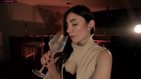 Snapshot of amyarmstrong chatting on January 25, 2025, 12:27 am Amy Armstrong online show from January 25, 2025, 12:27 am