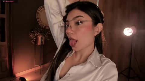 Snapshot of amyarmstrong chatting on February 27, 2025, 12:32 am Amy Armstrong online show from February 27, 2025, 12:32 am