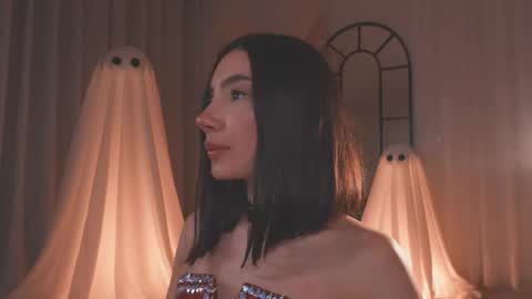 Snapshot of amyarmstrong chatting on October 14, 2025, 12:55 am Amy Armstrong online show from October 14, 2025, 12:55 am