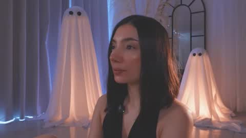 Snapshot of amyarmstrong chatting on October 21, 2025, 2:29 pm Amy Armstrong online show from October 21, 2025, 2:29 pm