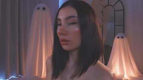 Snapshot of amyarmstrong chatting on October 28, 2025, 7:38 pm Amy Armstrong online show from October 28, 2025, 7:38 pm