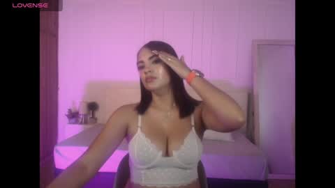 amyjohnsonn online show from April 25, 2026, 5:43 am