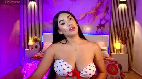 Snapshot of amyjohnsonn chatting on June 18, 2026, 6:02 am amyjohnsonn online show from June 18, 2026, 6:02 am