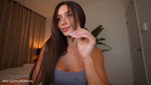 Snapshot of amylure chatting on June 11, 2026, 1:42 pm amylure online show from June 11, 2026, 1:42 pm