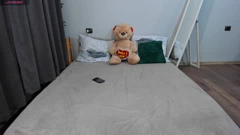 Snapshot of amymilson chatting on February 27, 2025, 3:59 pm amymilson online show from February 27, 2025, 3:59 pm