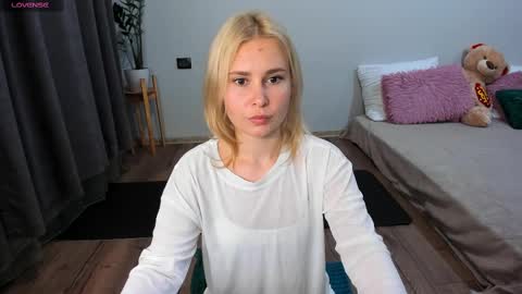 Snapshot of amymilson chatting on March 4, 2025, 5:03 pm amymilson online show from March 4, 2025, 5:03 pm