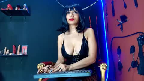 Snapshot of amymistress chatting on October 1, 2025, 9:32 pm Amy Wong Grey online show from October 1, 2025, 9:32 pm