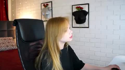 Snapshot of amynox chatting on June 18, 2026, 2:10 pm Amy online show from June 18, 2026, 2:10 pm