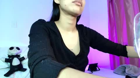 Amy ... Nice to meet u   thumb up me please its important online show from May 10, 2026, 3:01 am