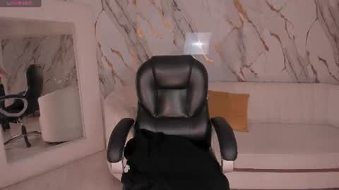 AMY R  online show from July 10, 2026, 2:27 am