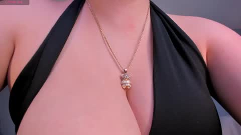 AMY R  online show from July 30, 2026, 5:39 am