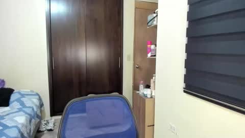 Snapshot of amywalker01 chatting on December 19, 2025, 7:10 pm amy online show from December 19, 2025, 7:10 pm