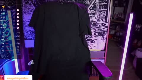 Snapshot of amywhitenessxx chatting on January 22, 2025, 5:38 pm Amy switch Goddess divine Mistress online show from January 22, 2025, 5:38 pm