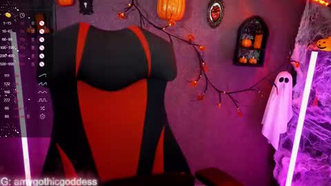 Snapshot of amywhitenessxx chatting on October 25, 2025, 10:45 am Amy switch Goddess divine Mistress online show from October 25, 2025, 10:45 am